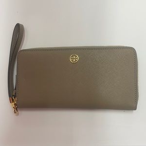 BRAND NEW Tory Burch wallet. Never used